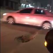 بالفيديو.. سيارة مواطن تتضرر من حفرة في الشارع.. و”نجم” تستجيب وتباشر الواقعة