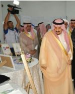 أمير منطقة الرياض يزور ركن برنامج الحي المتعلم