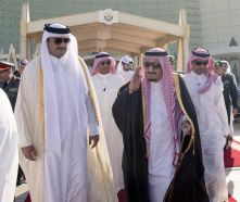 بالصور.. خادم الحرمين يغادر قطر متوجهاً إلى البحرين لحضور القمة الخليجية