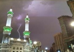 “الأرصاد”: تنبيهات بهطول أمطار رعدية على مكة المكرمة وسحب رعدية في المدينة المنورة