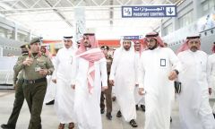 بالصور.. نائب أمير مكة يستقل قطار الحرمين ويقوم بجولة تفقدية