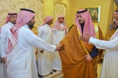 أمير منطقة مكة بالنيابة يقدم تعازيه في وفاة رئيس محكمة الاستئناف الإدارية
