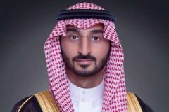 بالفيديو.. في أول أيام مباشرة مهام منصبه.. هذا ما فعله الأمير عبدالله بن بندر مع منسوبي “الحرس الوطني”