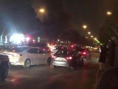 بالفيديو.. النيران تشتعل في سيارة على طريق الملك فهد بالرياض