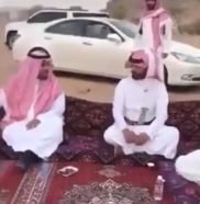 بالفيديو.. أمير نجران بالنيابة يتناول القهوة مع شباب التقاهم في منتزه