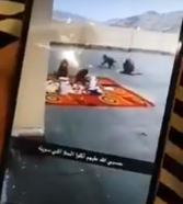بالفيديو.. قرود تهاجم مدرسة بنات بمكة وتسرق إفطار المعلمات