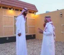 “المطيري” أطول رجل في الخليج يكشف عن جوانب من حياته والشيء الذي يفعله بصعوبة