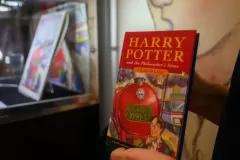 بيع غلاف كتاب “هاري بوتر” بـ1,9 مليون دولار