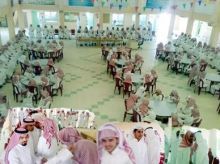 مدرسة الإمام البخاري الثانوية تعايد طلابها