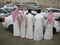 ضبط بداخل سيارتهم مجموعة من المسروقات دوريات الرياض تضبط لصوص سيارات المدارس