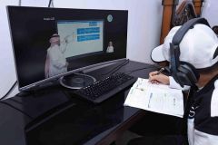 “الغرف السعودية” تسمح لموظفاتها بالانصراف من العمل مبكراً للإشراف على تعليم أبنائهن عن بُعد