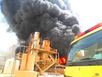 حريق هائل بالمنطقة الصناعية الجديدة استغرق أكثر من 4 ساعات تحت حرارة تجبر عدد من أفراد الدفاع المدني للإفطار