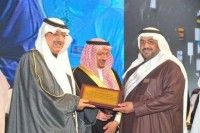 وزير التربية والتعليم يكرم القائد التربوي أ. عبدالعزيز الجوير