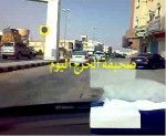 الدوريات الأمنية توقف فتاة تقود سيارة على طريق القاعدة