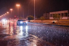 “الأرصاد”: فرصة هطول أمطار رعدية اعتباراً من غدٍ السبت قد يصاحبها سيول على معظم مناطق المملكة