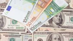 اليورو “يقفز” والدولار “يعاني”