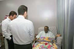 أمير الشرقية يوجه الشؤون الصحية بتقديم العلاج لمريض السمنة “سعد آل حسن”