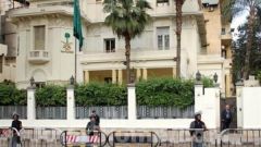 السفارة السعودية في مصر تؤكد انتهاء مشكلة المواطنات المحتجزات في مطار القاهرة ومغادرتهن إلى المملكة