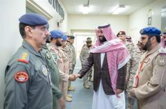 بالصور.. الأمير محمد بن سلمان يزور القوات العسكرية في المنطقة الجنوبية ويستعرض سير عمليات قوات التحالف