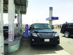إمارة مكة تكشف حقيقة هروب عمال محطة قصدها الفيصل لتزويد سيارته بالوقود