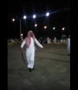 بالفيديو.. عسيري لاعب الاتحاد يؤدي العرضة الجنوبية في زواج شقيقه