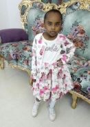 بالصورة:محاكمة مواطنة تبنت طفلة صومالية لمدة 5 سنوات …وأسرتها تتهمها بإختطافها