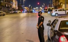 ضبط 4 مخالفين استهدفوا سائقي تطبيقات التوصيل بالسلب في أحياء وسط الرياض
