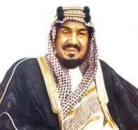 أقدم صورة للملك عبدالعزيز بمكة المكرمة ممتطياً جواداً بعد خروجه من المسجد الحرام