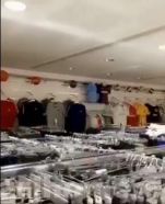 بالفيديو.. إعلان في “سناب شات” يقود لضبط آلاف المنتجات المقلدة بمحل ملابس رياضية في الرياض