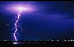 “الأرصاد” يحذر من عواصف رعدية وأمطار بـ3 مناطق