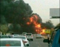 عاجل : حريق هائل بشاحنة أمام مطار الملك خالد الدولي
