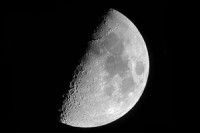 “فلكيّة جدة”: رؤية تضاريس “القمر” ممكنة غداً عبر التلسكوبات والمناظير