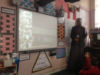 مبتعث سعودي في لندن يجذب تلاميذ بريطانيين للإسلام