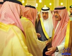الأمير مقرن يؤدي صلاة الميت على الأمير مساعد بن عبدالعزيز – صور
