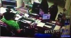 بالفيديو.. ثلاث نسوة يستخدمن “السحر” لسلب مكتب سفر بالرياض