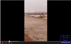 بالفيديو..موقف بطولي من أفراد الدفاع المدني لإنقاذ مقيم من الغرق