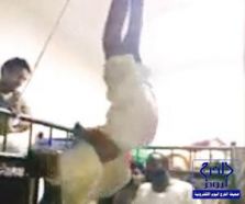 بالفيديو: مساجين يعذبون زميلهم .. وثلاث جهات تتولى التحقيق