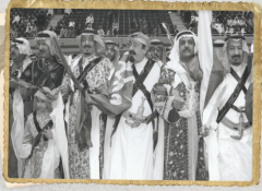 صورة تجمع الملك عبدالله والملك سلمان أثناء أدائهما العرضة احتفالاً بمرور 100 عام على تأسيس المملكة