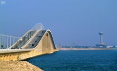 البحرين: عودة دخول الشاحنات البحرينية وسائقيها إلى السعودية عبر جسر الملك فهد