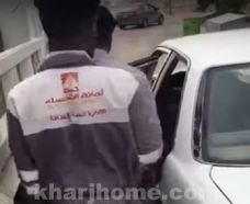 بالفيديو. .عمال أمانة الإحساء يبيعون الخضار والفواكه المصادرة لصالح المحلات