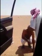 بالفيديو.. إنقاذ مواطن وأبنائه فقدوا في صحراء عرعر بعد تعثر سيارتهم