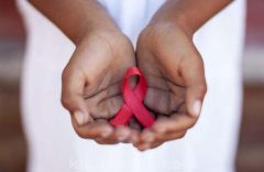 سيدة متعايشة مع “الإيدز” تطالب الشباب بالالتزام بالعفاف والأخلاق
