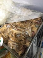 بالصور.. #بلدية_الخرج تصادر أكثر من 43 كيلو من الدجاج مخزنة بطريقه غير صحية وتغلق 3 مطاعم