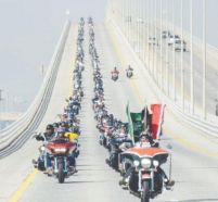 حكم للقضاء الإداري وراء السماح لقائدي الدراجات النارية بالسفر عبر جسر الملك فهد