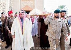 بالصور.. الأمير فيصل بن مشعل يؤدي صلاة الميت على شهيد الواجب الحربي