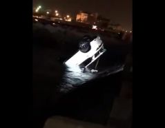 بالفيديو.. 3 شبان ينقذون فتاة ومرافقتها بعدما سقطت مركبتهما في البحر بجدة
