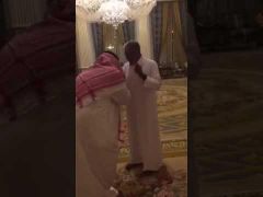 بالفيديو .. الأمير مقرن بن عبدالعزيز يستقبل ولي ولي العهد