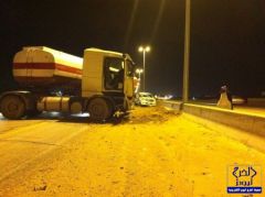 بالصور : حادث مروري بين شاحنة وهايلكس بطريق #الخرج #الرياض