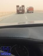 بالفيديو..سائق “تريلا” يسير بسرعة مخيفة علي طريق الدمام