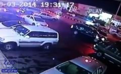 مقطع فيديو يرصد حادث سرقة سيارة ويوضح هوية السارق